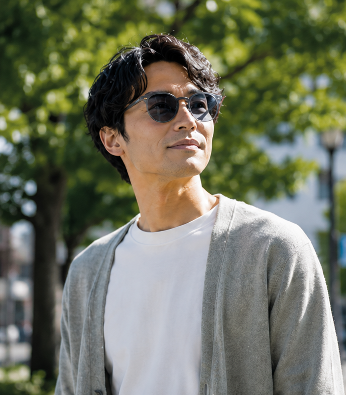 屋外でサングラスのように色が変わった様子